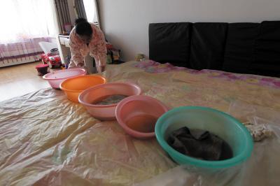 铁力楼上漏水，住户失联，小区没物管，业主维权难！律师来支招……